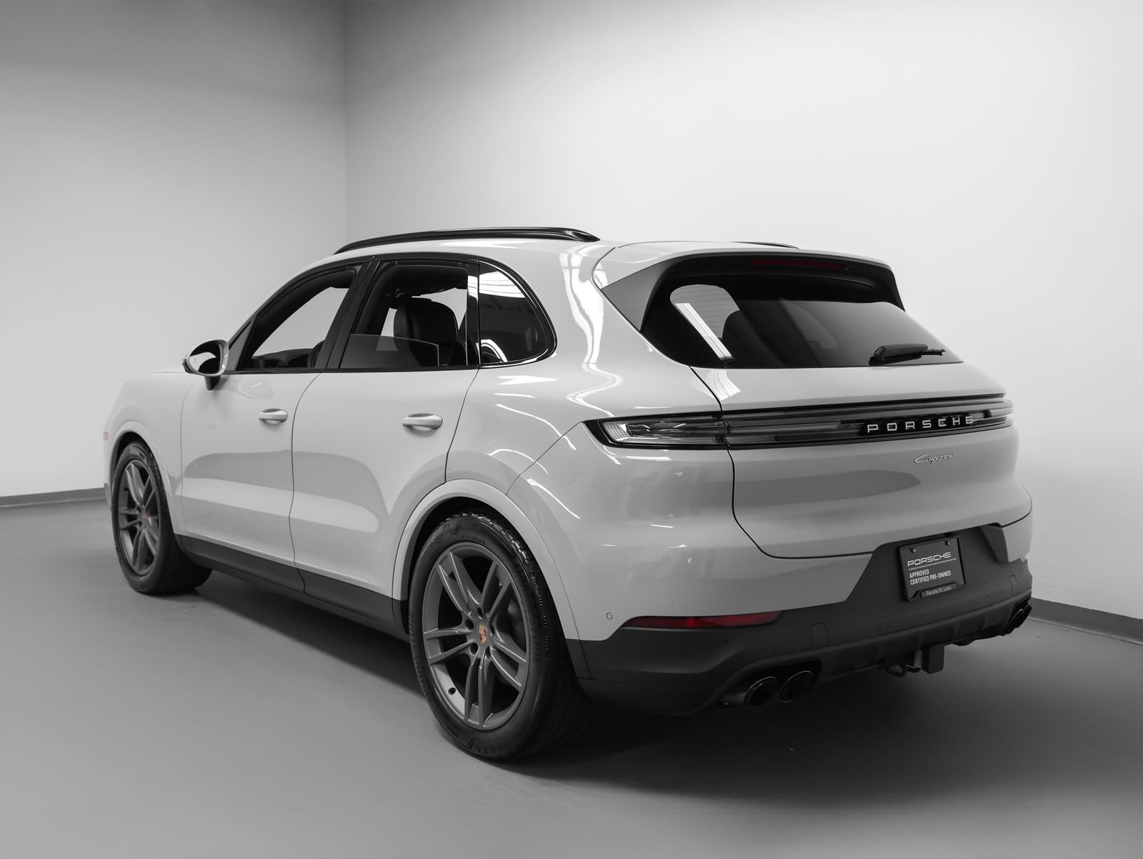 Certified 2025 Porsche Cayenne AWD/4WD image 3