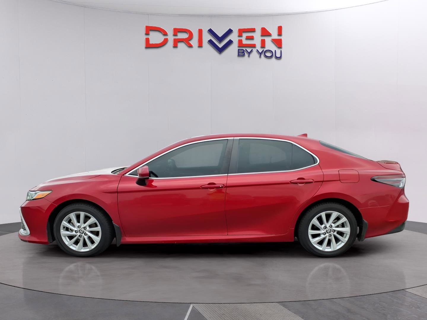 Used 2023 Toyota Camry LE image 3