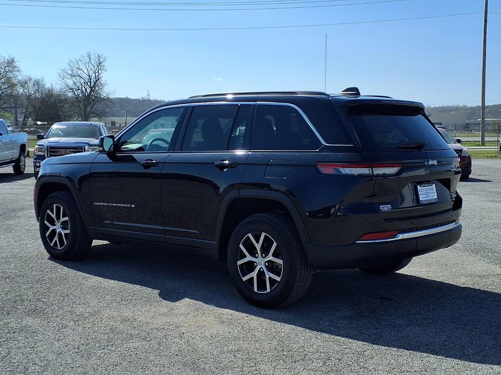 Used 2024 Jeep Grand Cherokee Limited RWD image 5