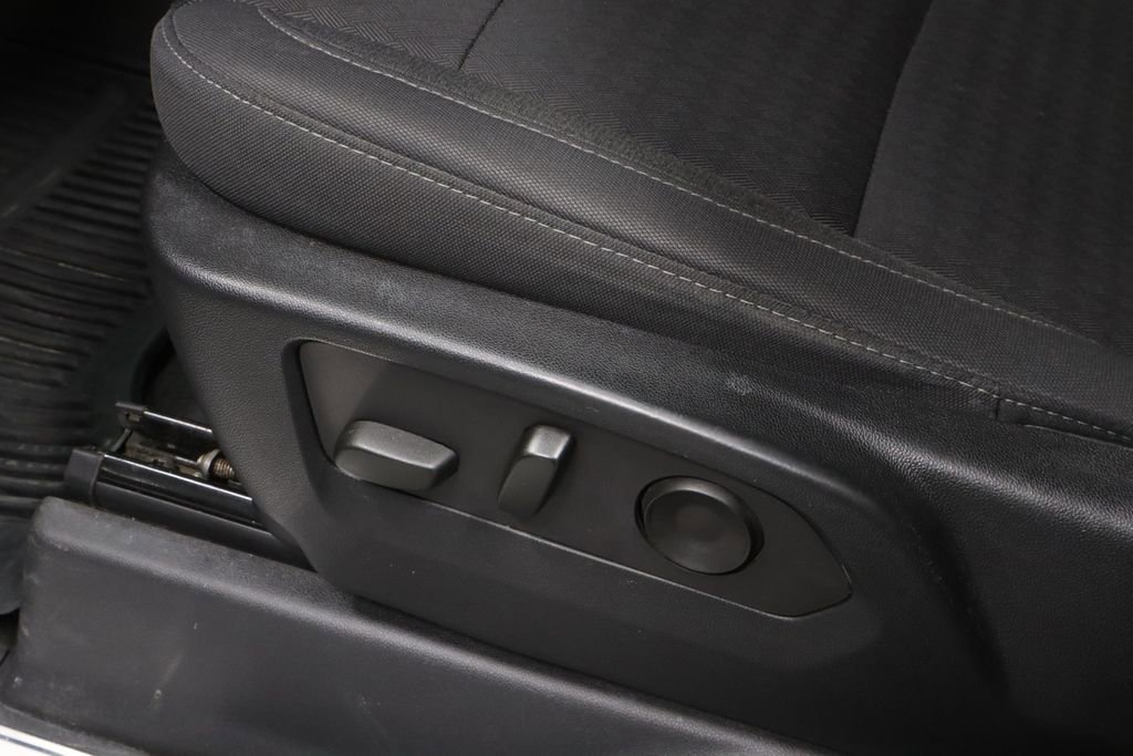 Used 2022 Chevrolet Silverado 1500 LT AWD/4WD image 25