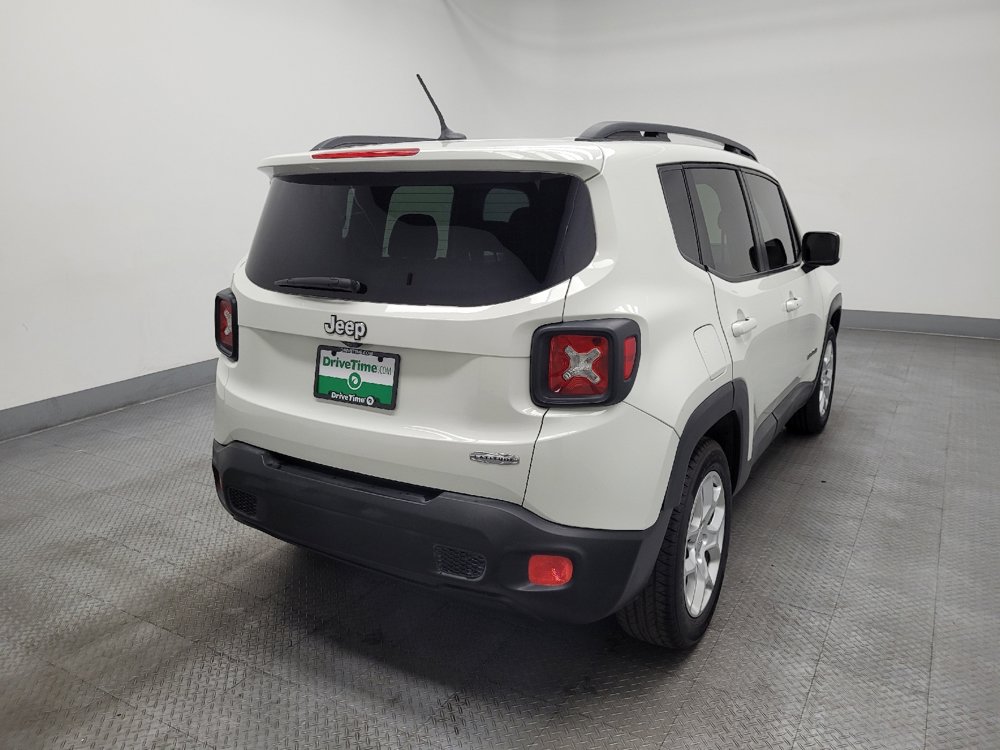 Used 2017 Jeep Renegade Latitude FWD image 9