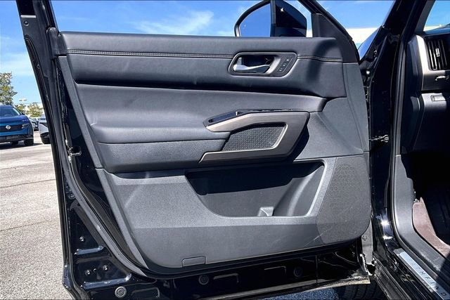 Certified 2025 Nissan Pathfinder Platinum w/ Cargo Package image 17