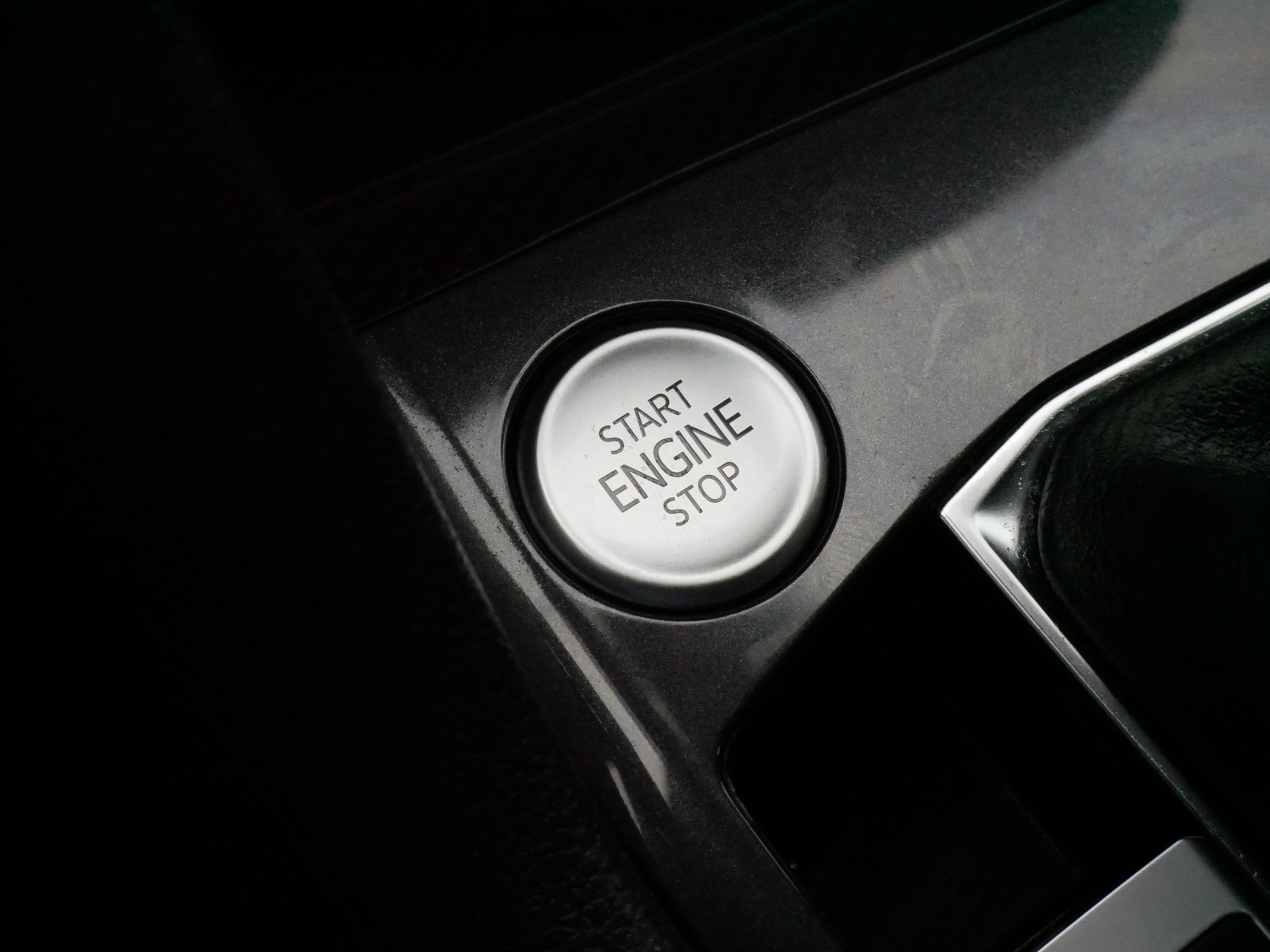 Certified 2023 Volkswagen Tiguan SE R-Line image 27