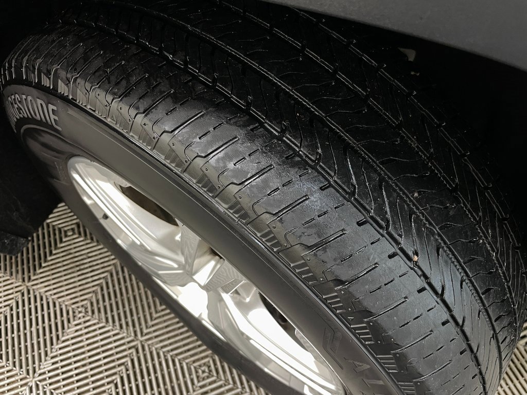 Certified 2022 GMC Terrain SLE w/ Driver Convenience Package image 48