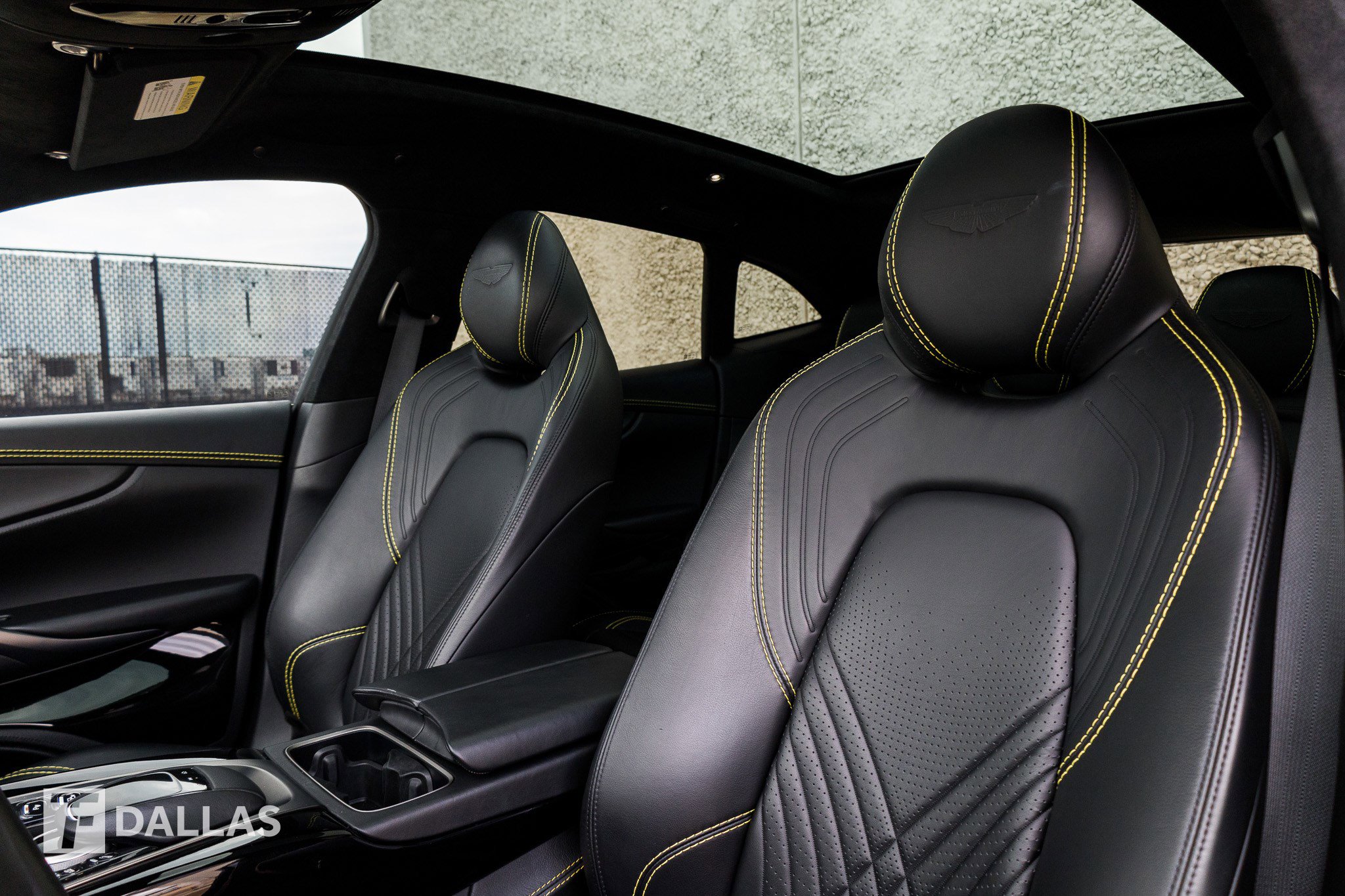 Used 2022 Aston Martin DBX image 24