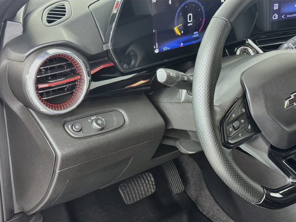 Used 2025 Chevrolet Trax RS w/ Sunroof Package FWD image 11