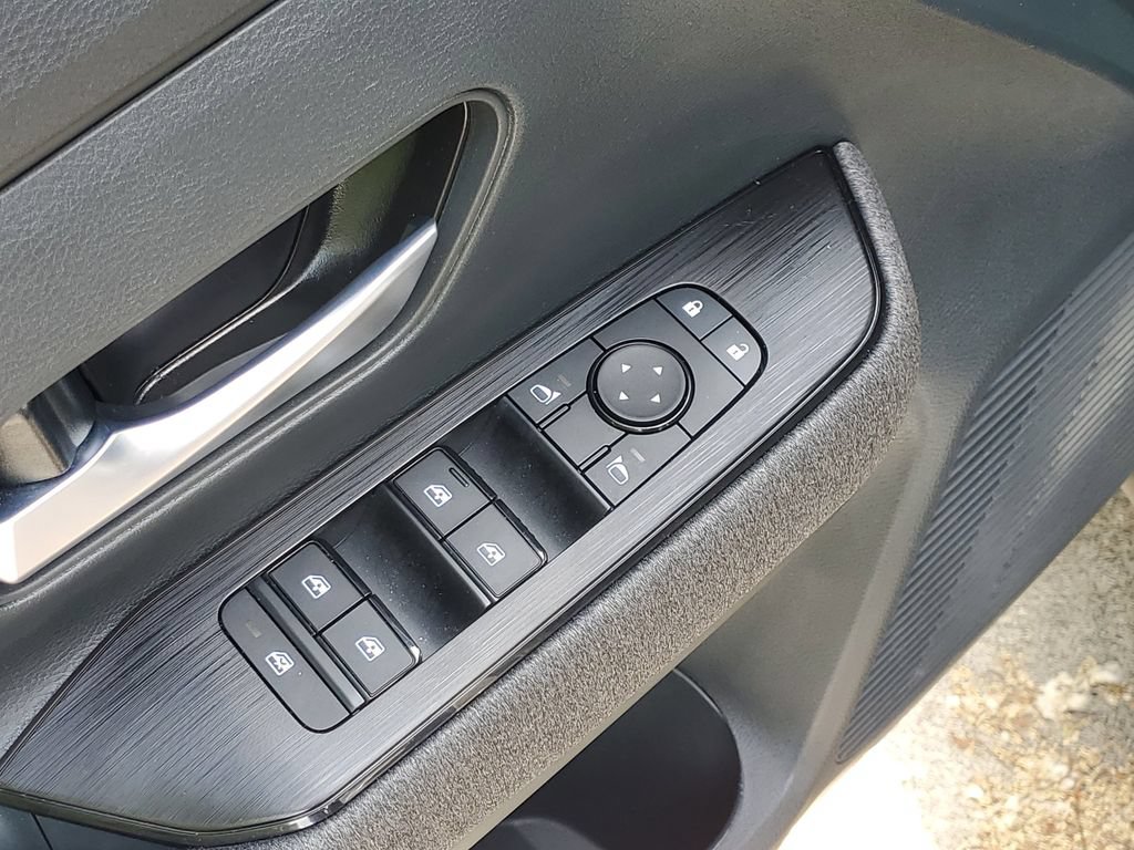 Used 2025 Nissan Kicks SV w/ SV Premium Package AWD/4WD image 20