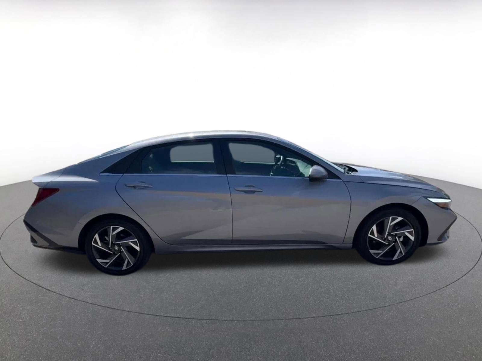 Used 2025 Hyundai Elantra Limited image 16