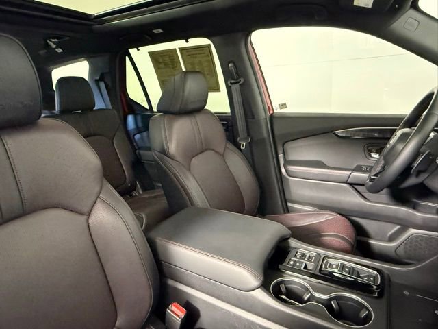 Used 2025 Honda Pilot Black Edition image 52