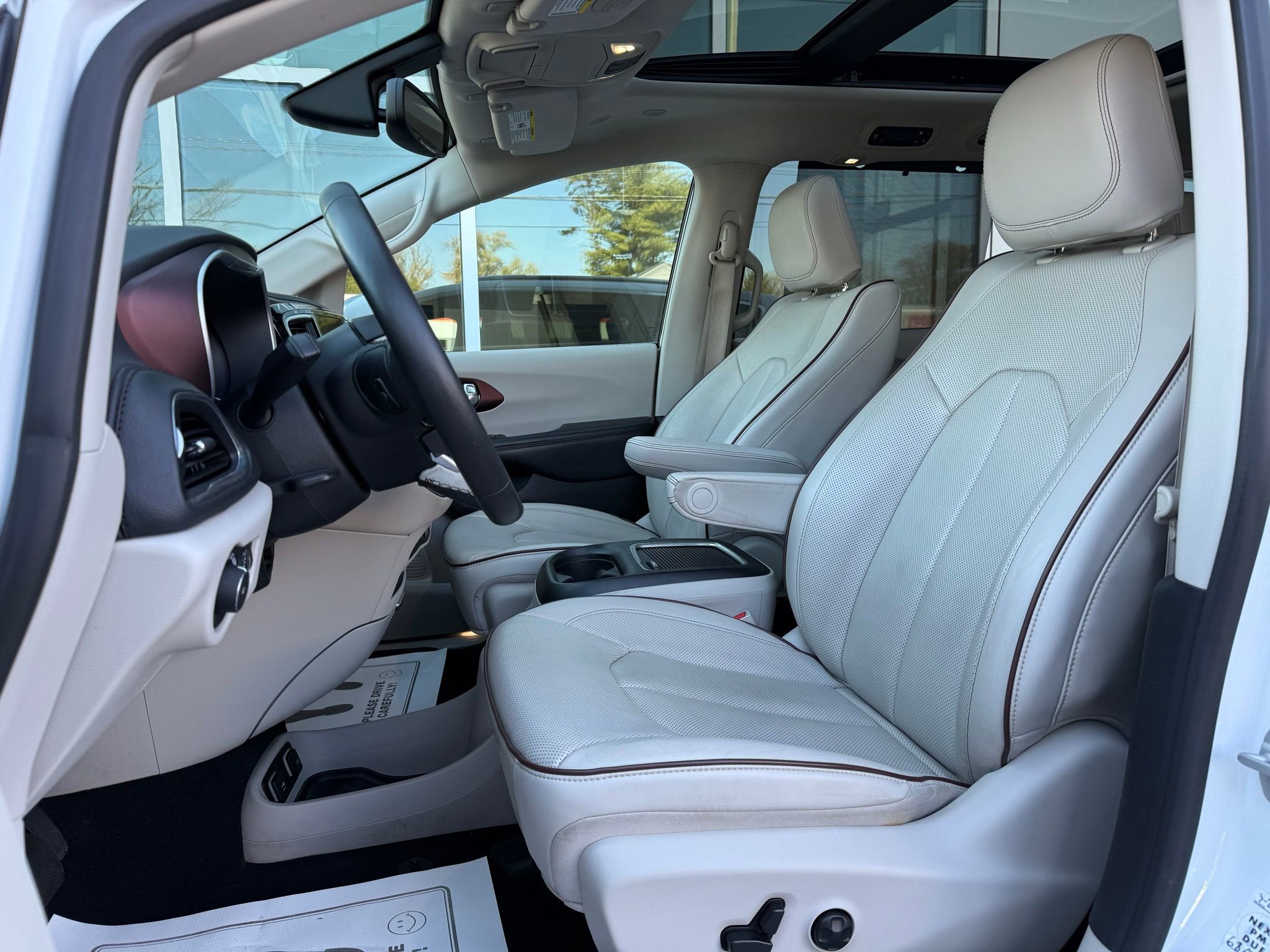 Used 2020 Chrysler Pacifica Limited image 35