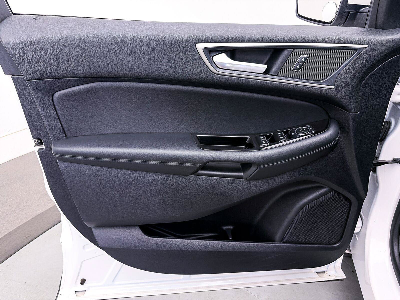 Used 2019 Ford Edge SEL w/ Cold Weather Package AWD/4WD image 15