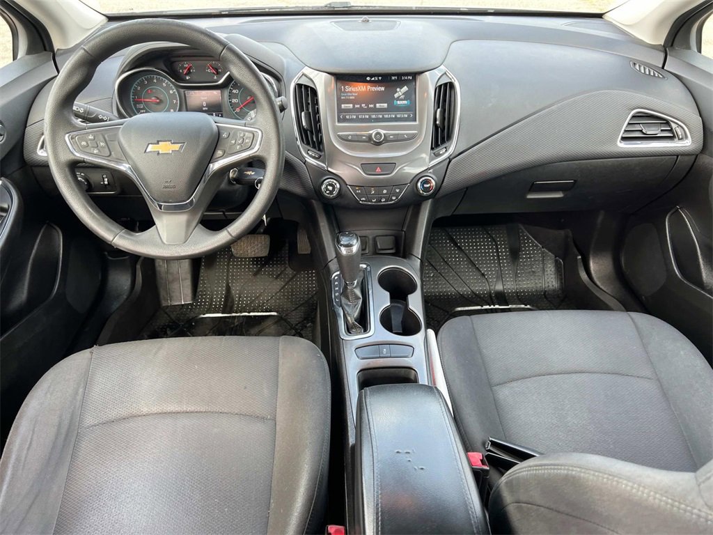 Used 2018 Chevrolet Cruze LT image 3