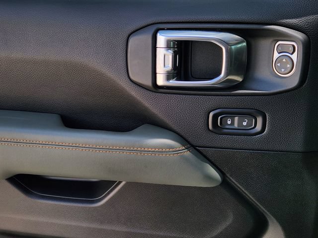 Certified 2025 Jeep Gladiator Mojave AWD/4WD image 29