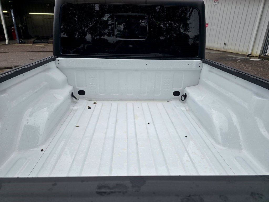Used 2023 Jeep Gladiator Sport AWD/4WD image 6