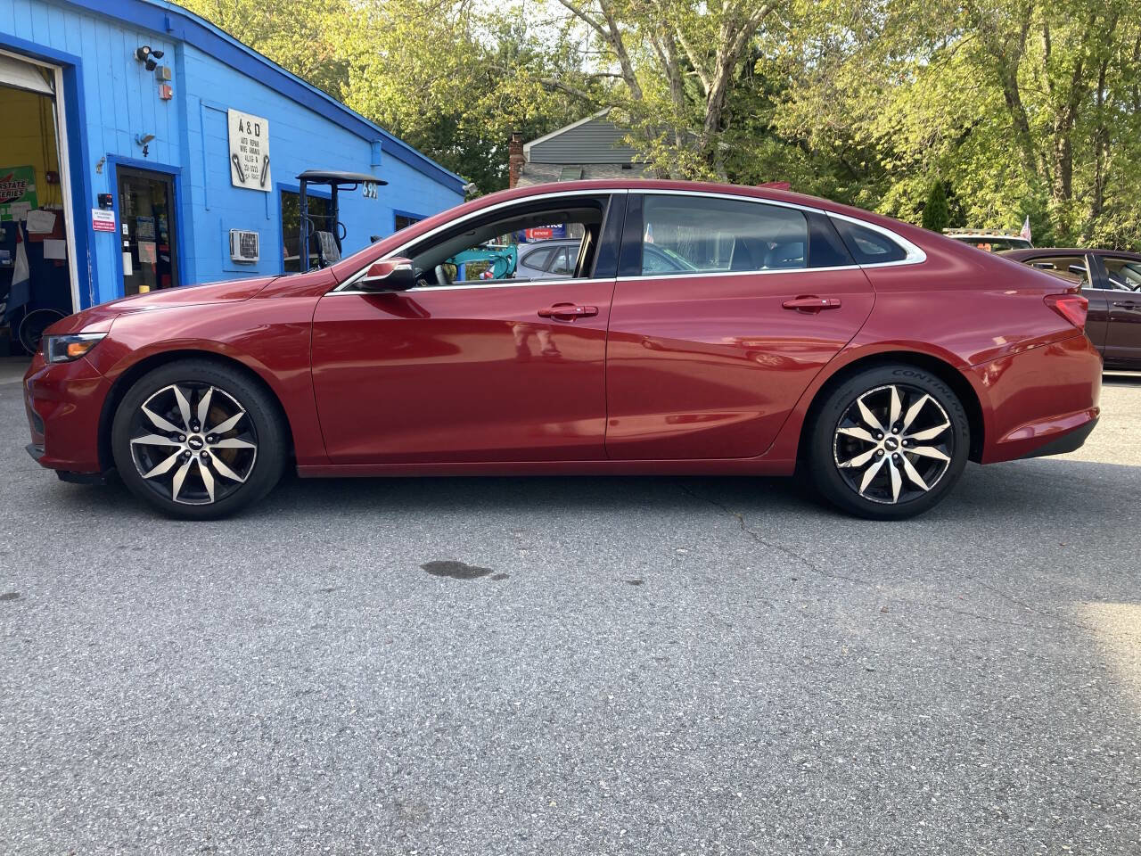 Used 2016 Chevrolet Malibu LT w/ Leather Package image 2