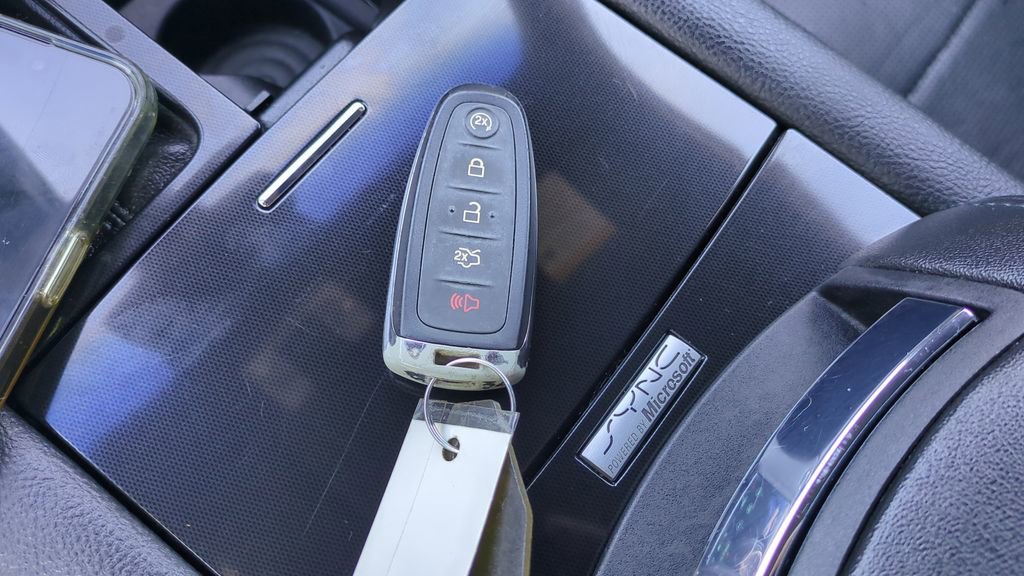 Used 2014 Ford Taurus Limited w/ Equipment Group 301A image 23