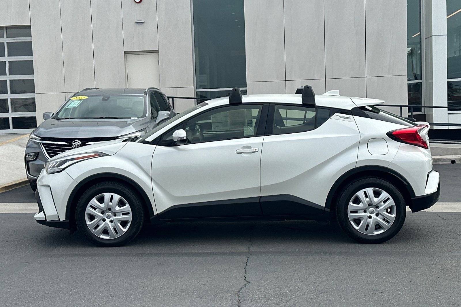 Used 2020 Toyota C-HR LE FWD image 6