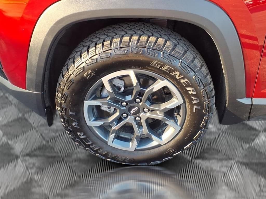 Used 2025 Chevrolet Equinox ACTIV w/ Safety and Technology Package image 12