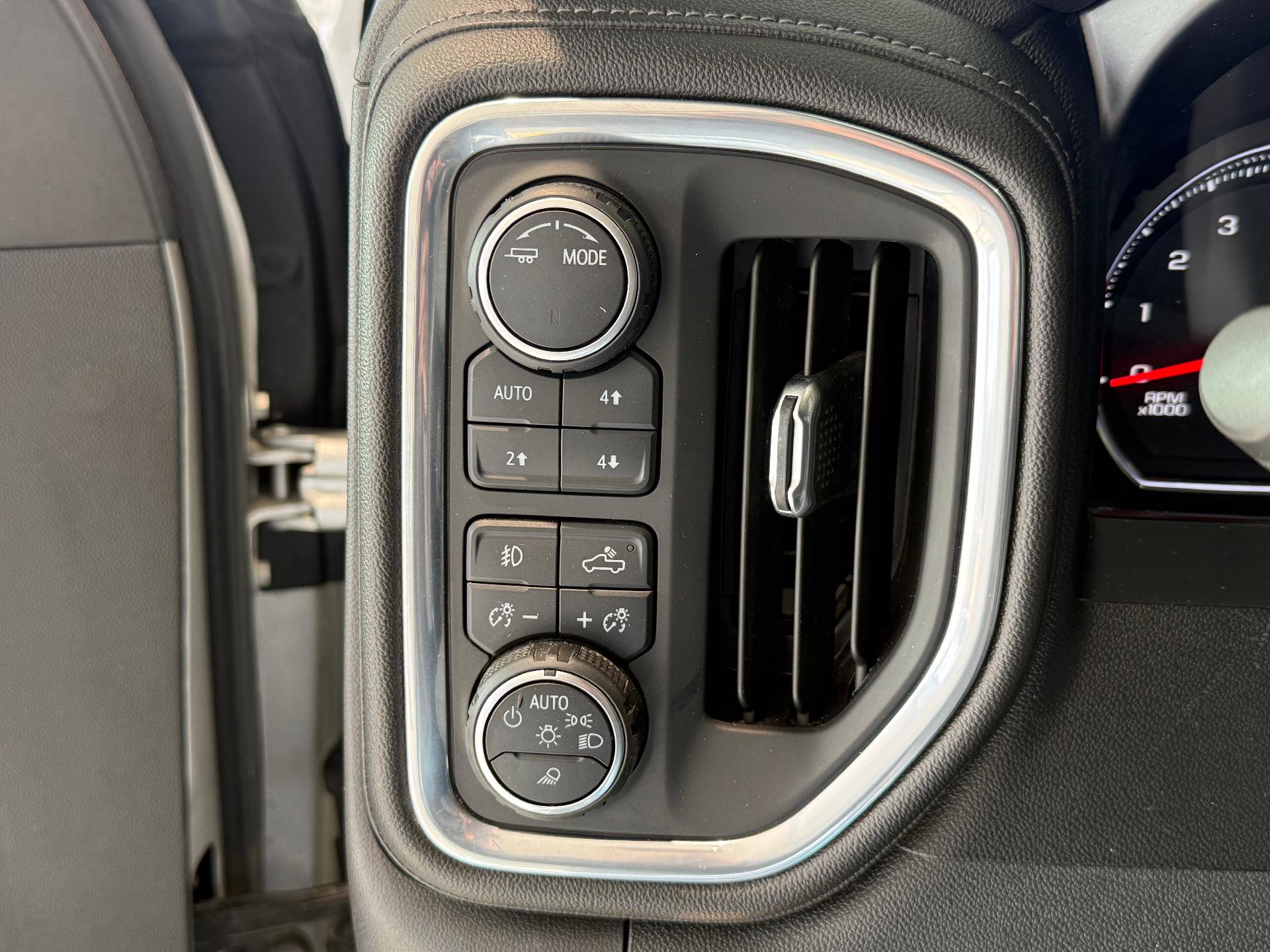 Certified 2022 Chevrolet Silverado 1500 LT Trail Boss w/ LT Trail Boss Premium Package AWD/4WD image 17