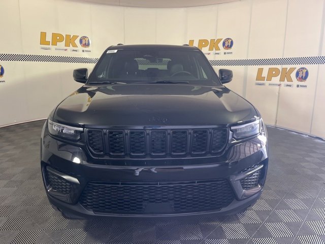 New 2025 Jeep Grand Cherokee Altitude image 3