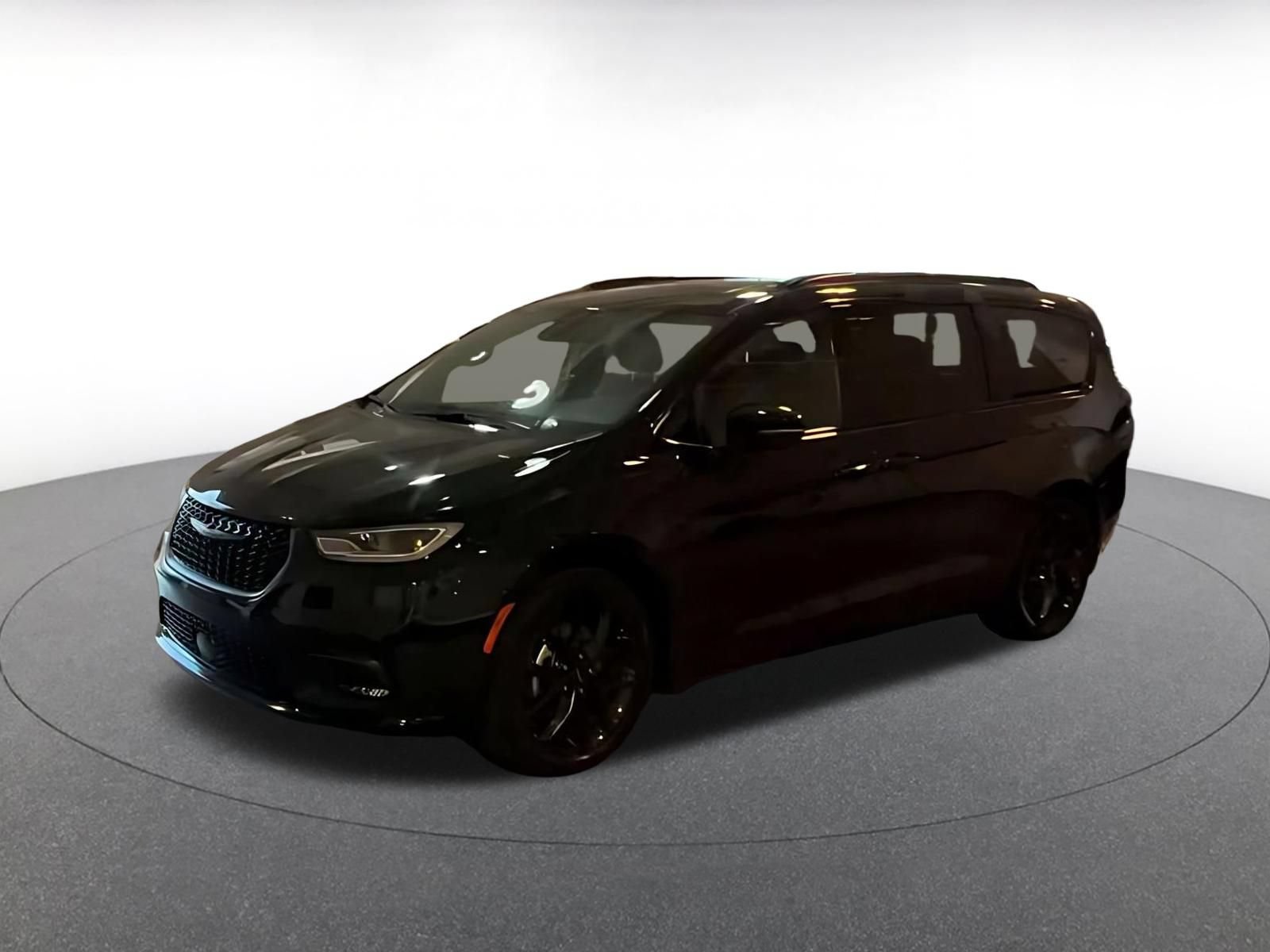 Used 2025 Chrysler Pacifica Limited FWD image 4