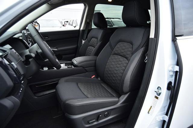New 2025 Nissan Pathfinder SV image 20