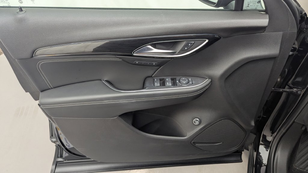 Used 2021 Buick Envision Essence FWD image 23
