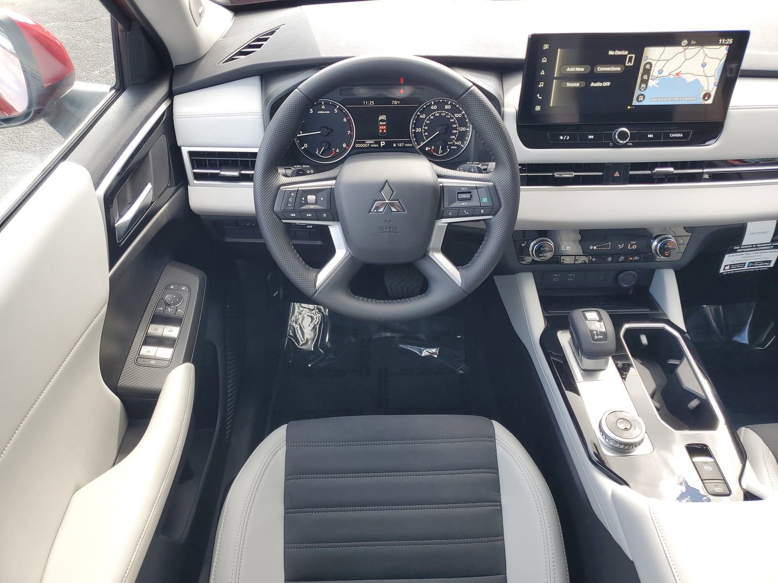 New 2025 Mitsubishi Outlander SE image 24