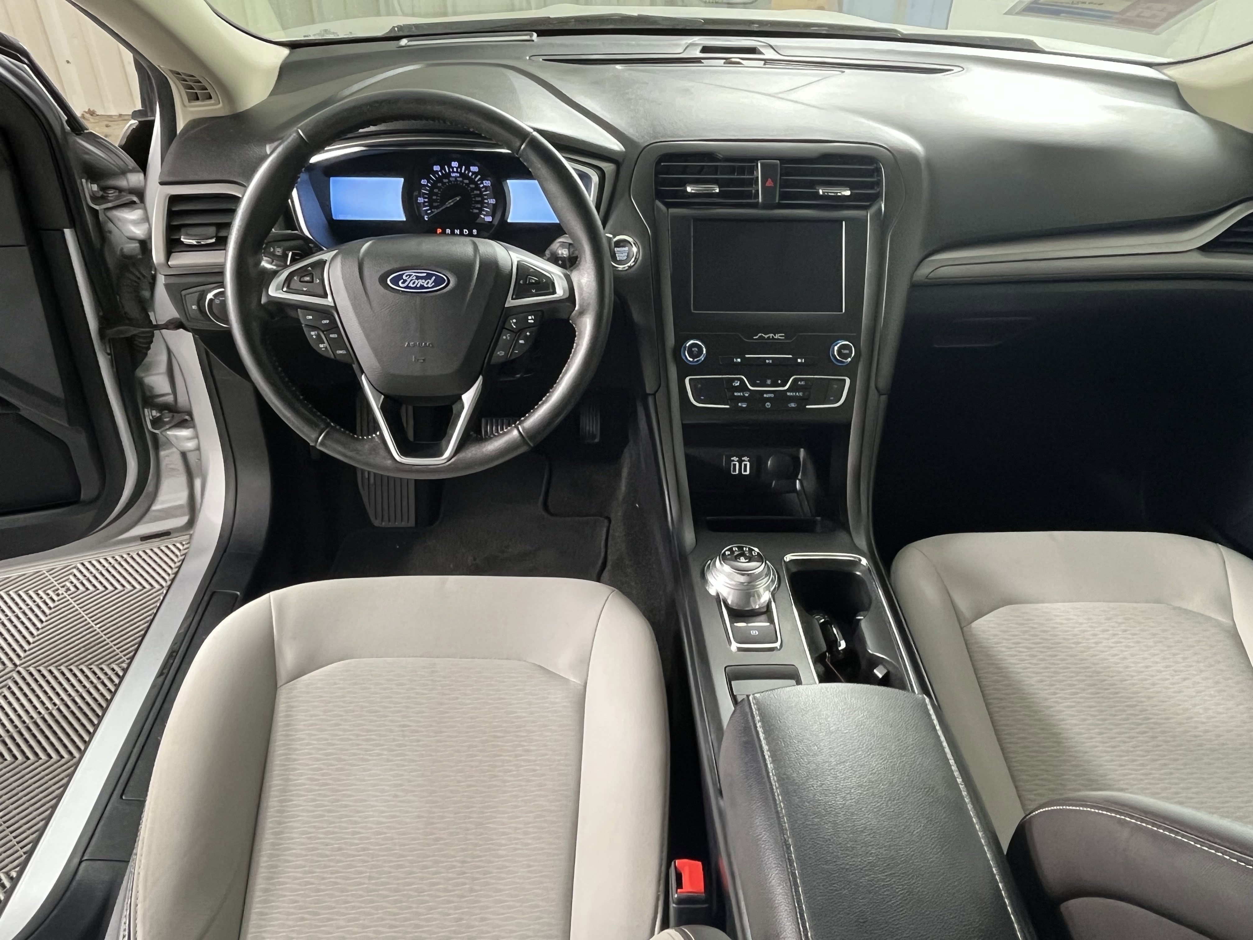 Used 2019 Ford Fusion SE w/ Equipment Group 151A image 11