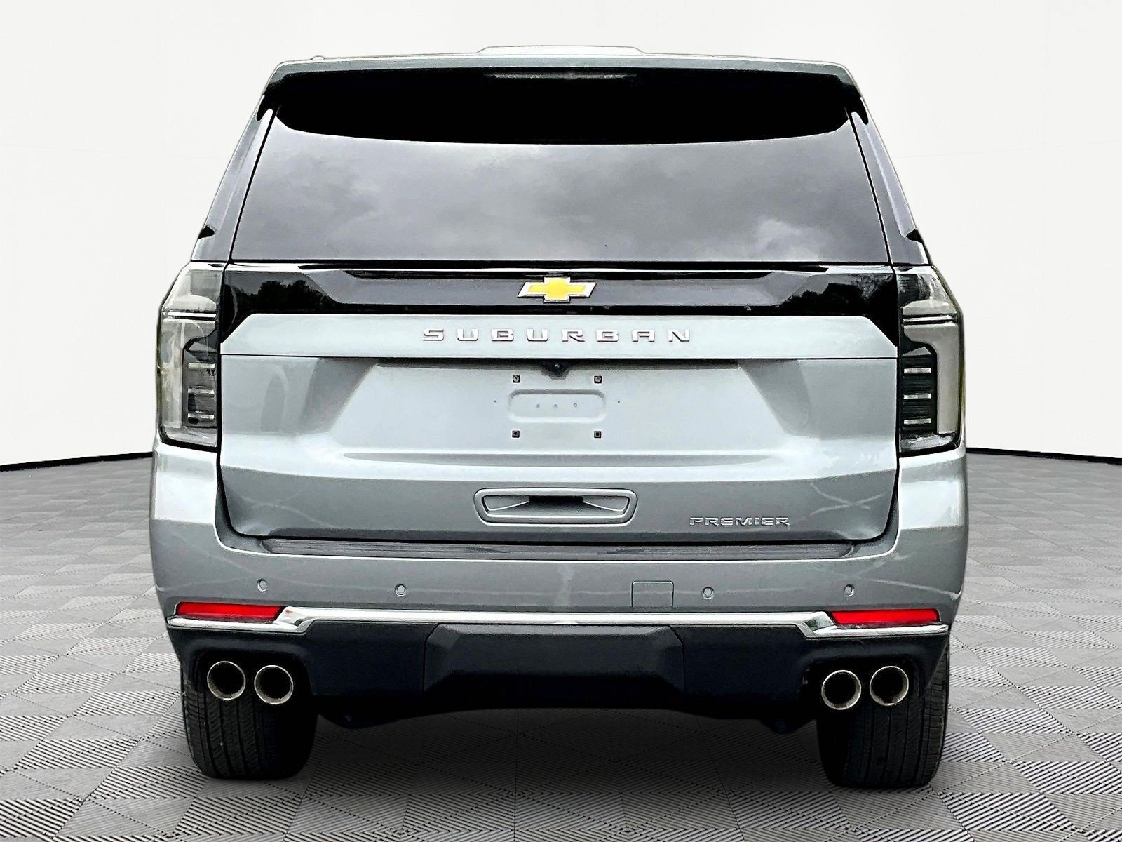 Used 2025 Chevrolet Suburban Premier AWD/4WD image 5