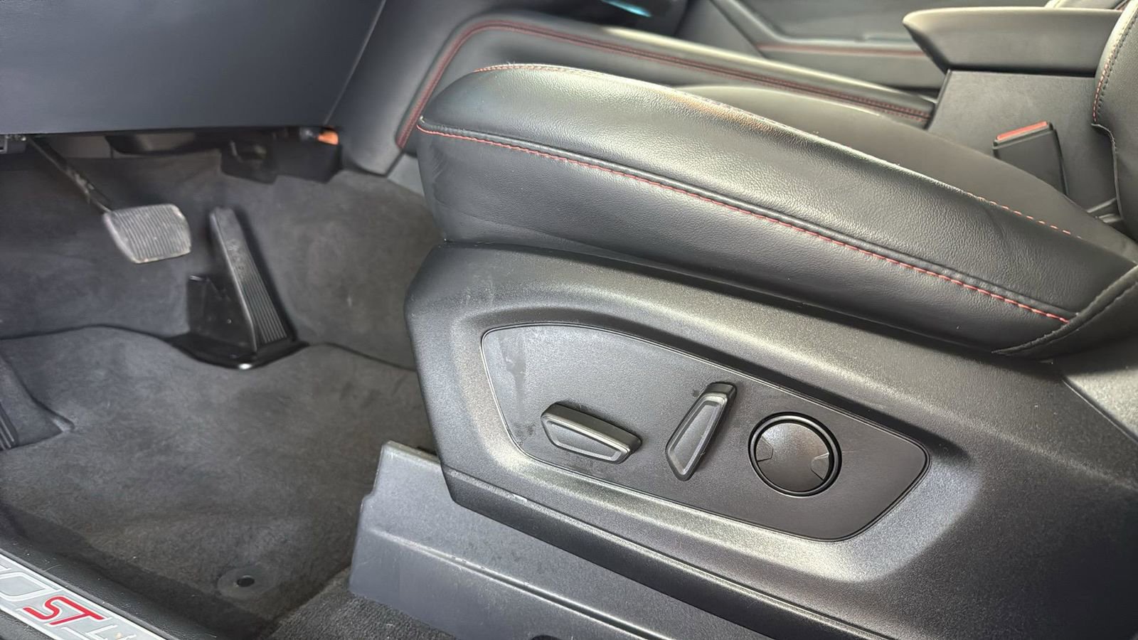 Certified 2025 Ford Explorer ST-Line w/ Premium Package image 11