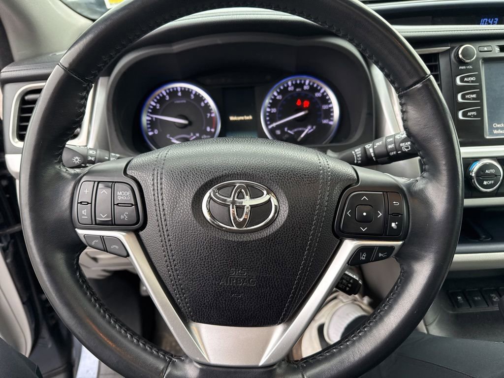 Used 2018 Toyota Highlander XLE image 12