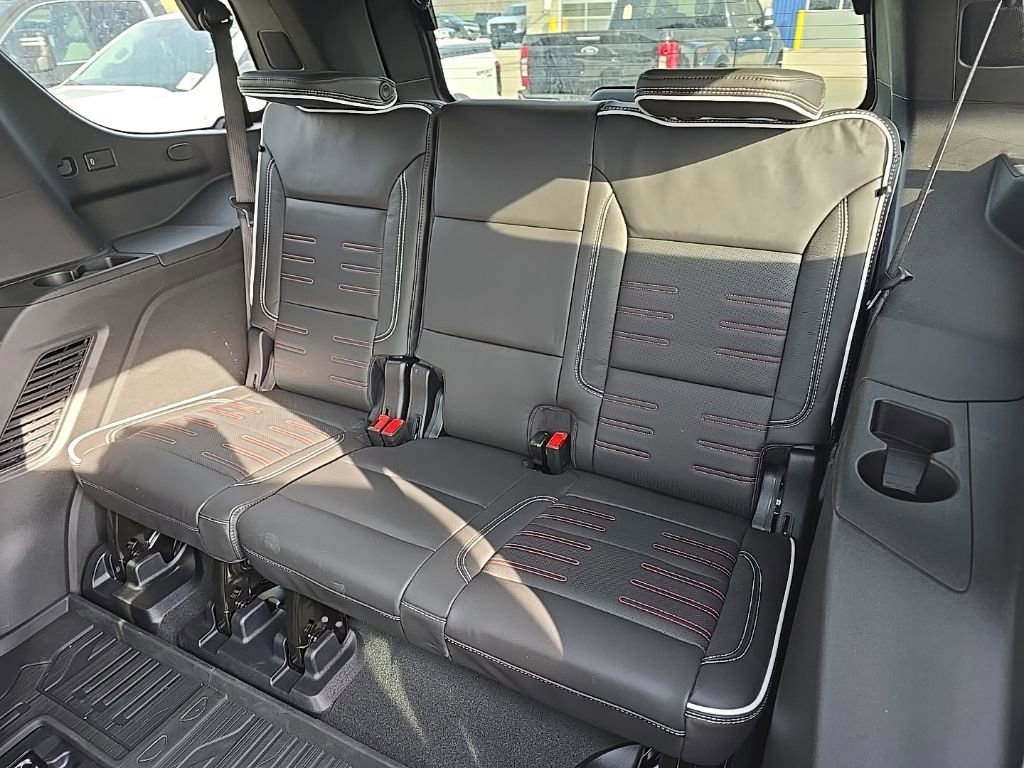 Used 2025 GMC Yukon AT4 Ultimate image 18