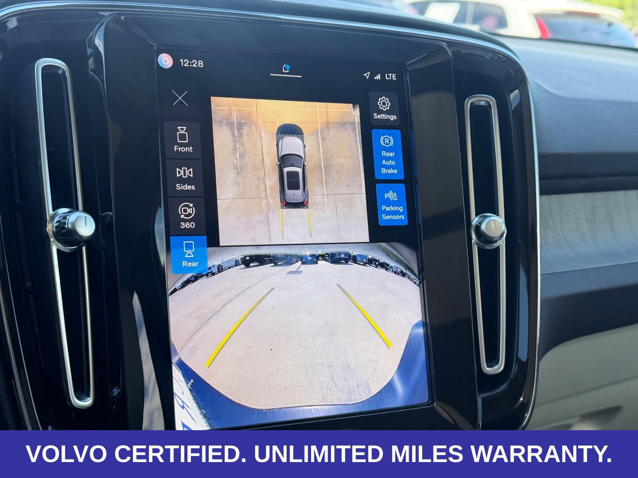 Certified 2024 Volvo XC40 B5 Ultimate w/ Protection Package Premier AWD/4WD image 30