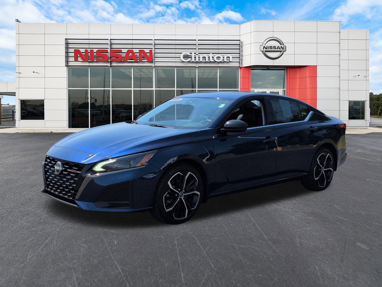 Used 2024 Nissan Altima 2.5 SR w/ SR Premium Package AWD/4WD image 7