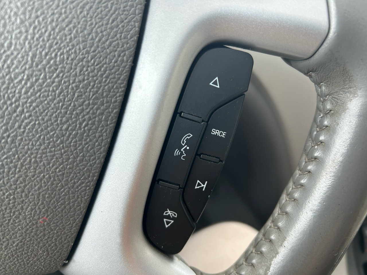 Used 2010 Chevrolet Traverse LT w/ Personal Connectivity Package image 20