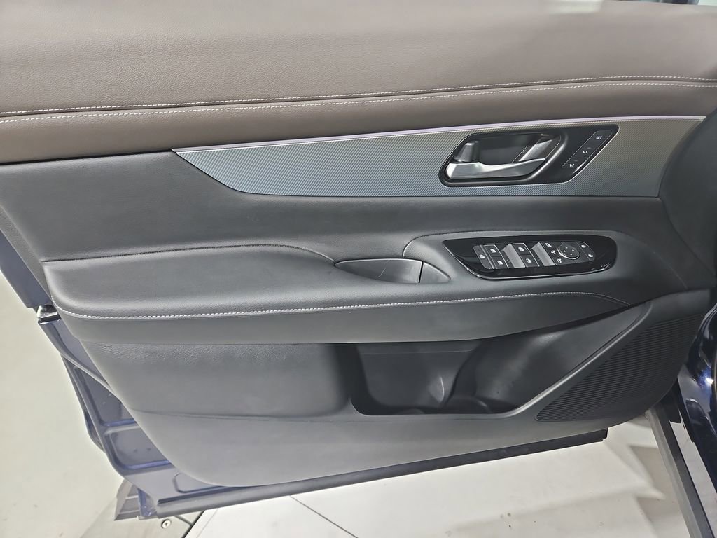 Certified 2025 Nissan Murano Platinum w/ Cargo Package image 12