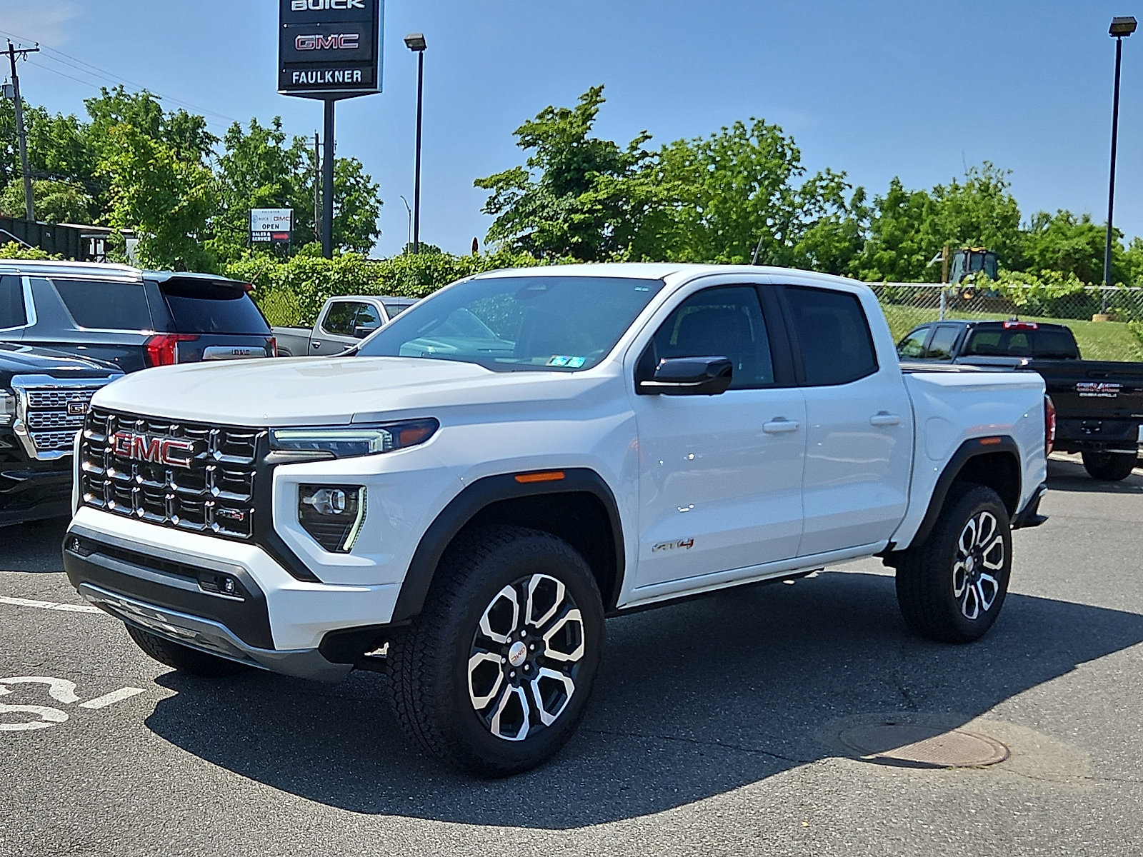Used 2023 GMC Canyon AT4 w/ AT4 Premium Package AWD/4WD image 3
