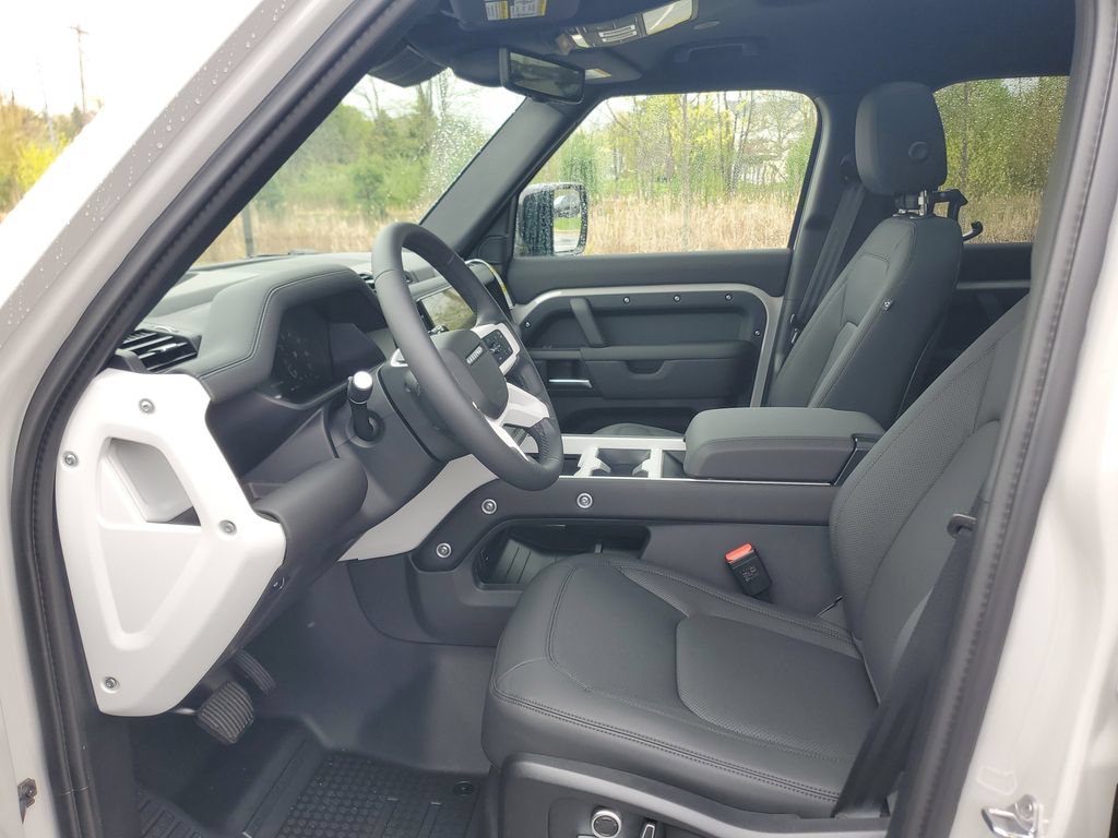 Used 2026 Land Rover Defender 130 X-Dynamic SE AWD/4WD image 14
