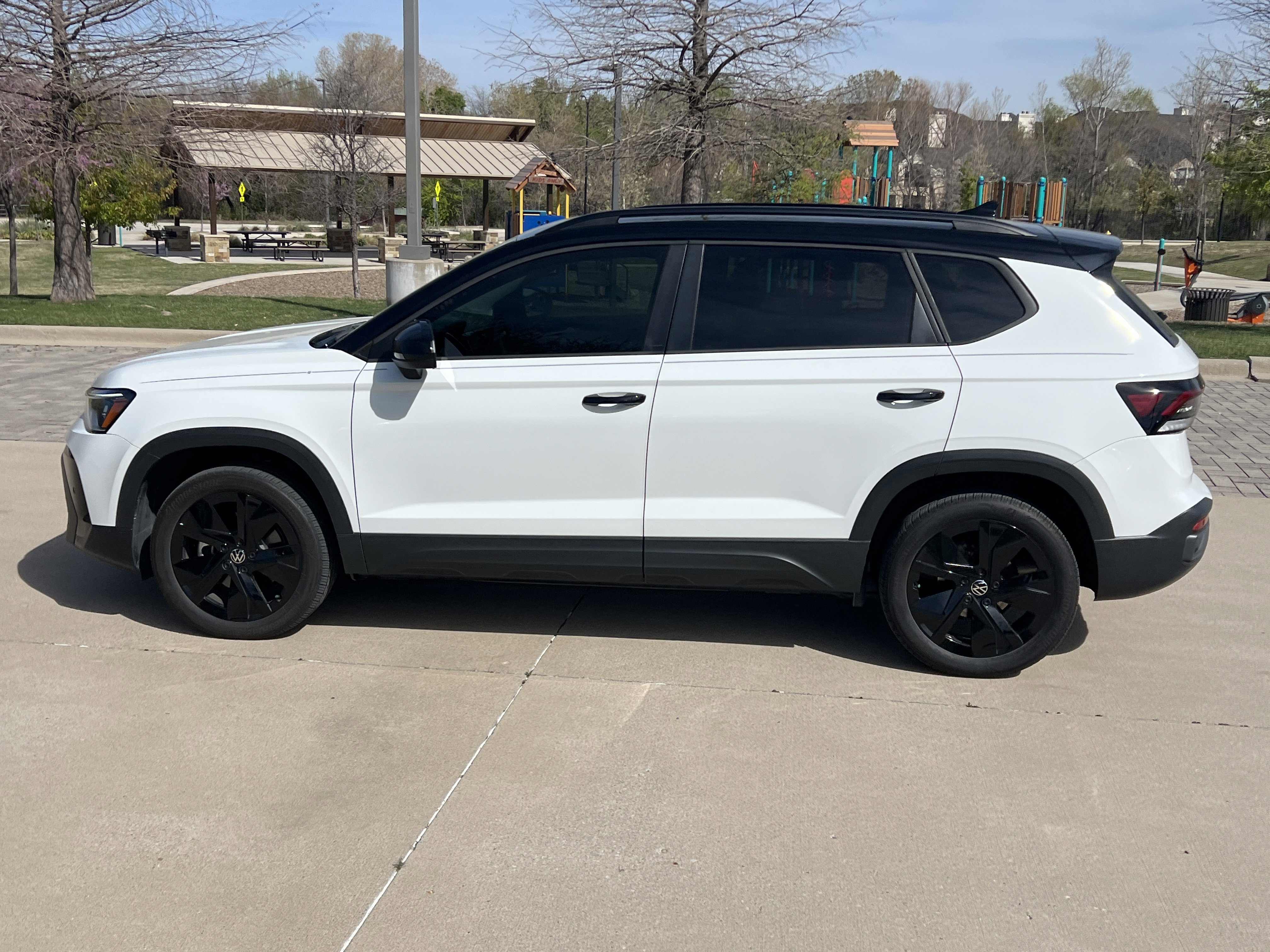 Certified 2025 Volkswagen Taos SE FWD image 7