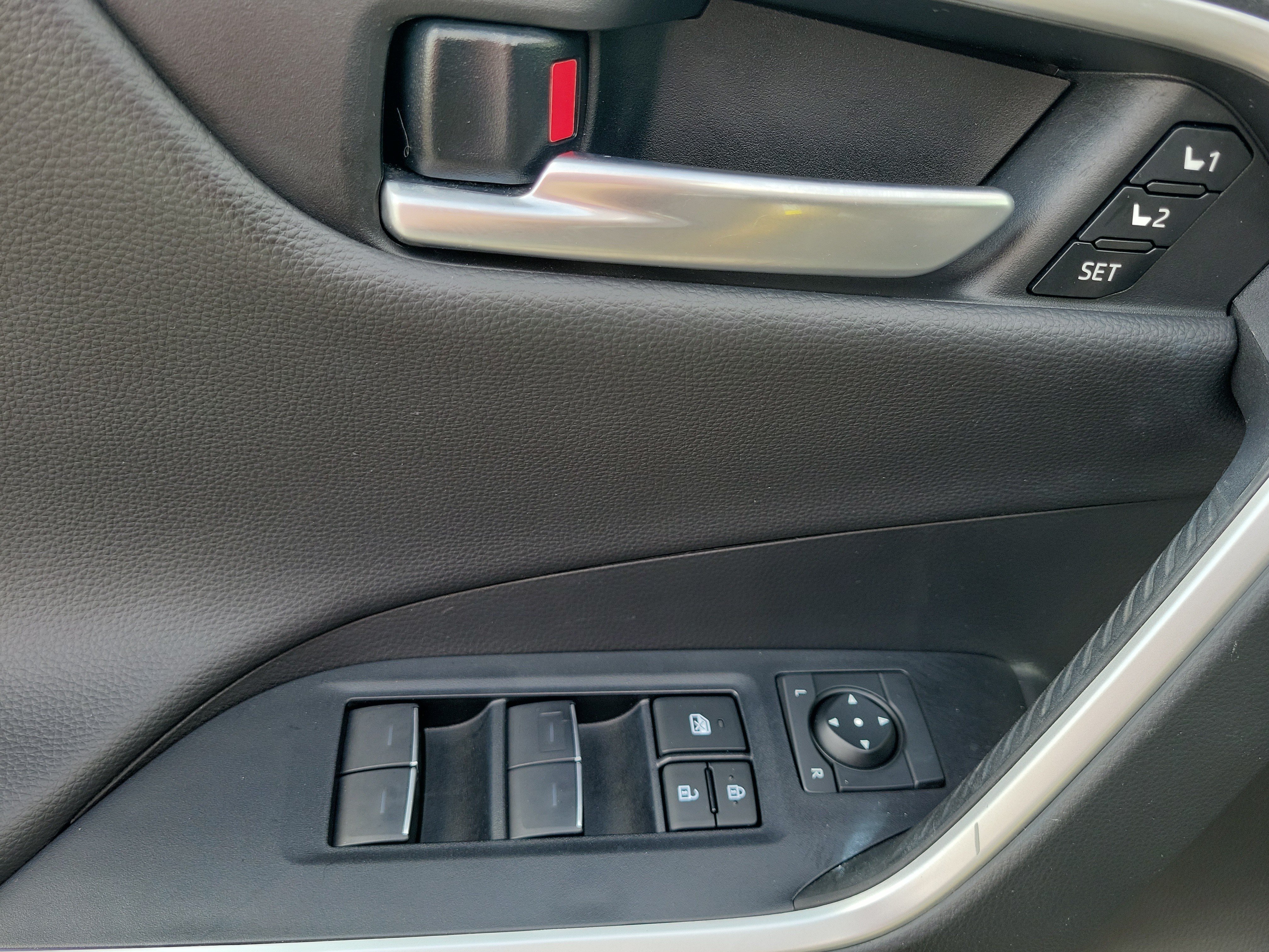 Used 2024 Toyota RAV4 Limited FWD image 21
