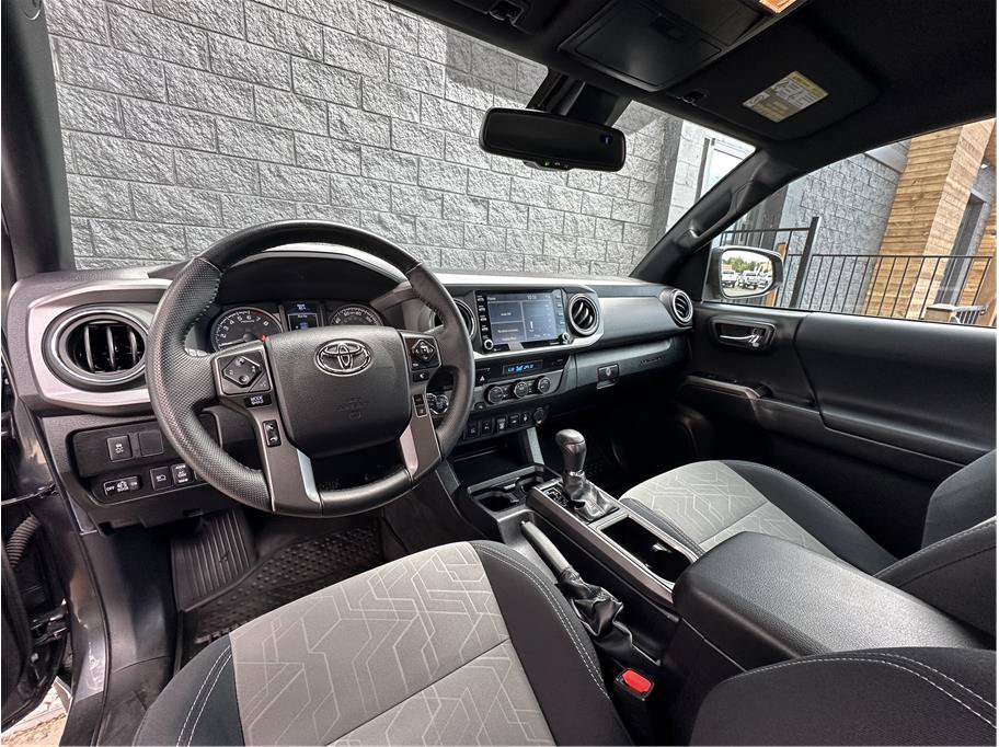 Used 2022 Toyota Tacoma TRD Sport w/ Technology Package AWD/4WD image 14