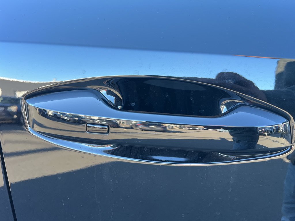 New 2026 Nissan Kicks SR w/ Cold Weather Package AWD/4WD image 13