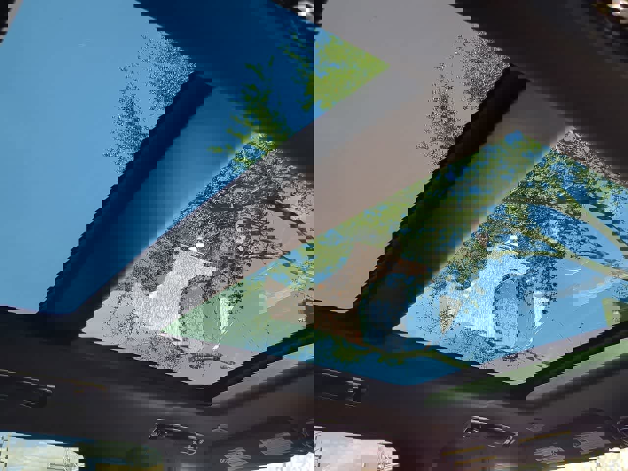 Used 2025 Land Rover Range Rover Sport SE image 23