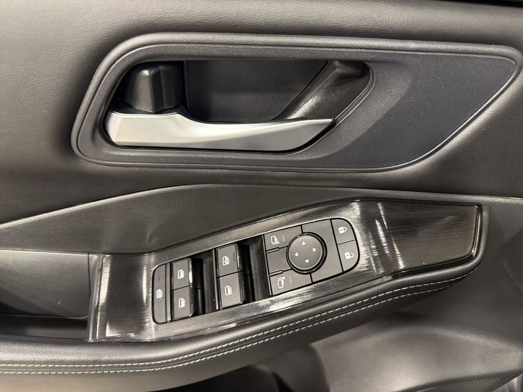 Used 2024 Nissan Rogue SV image 14