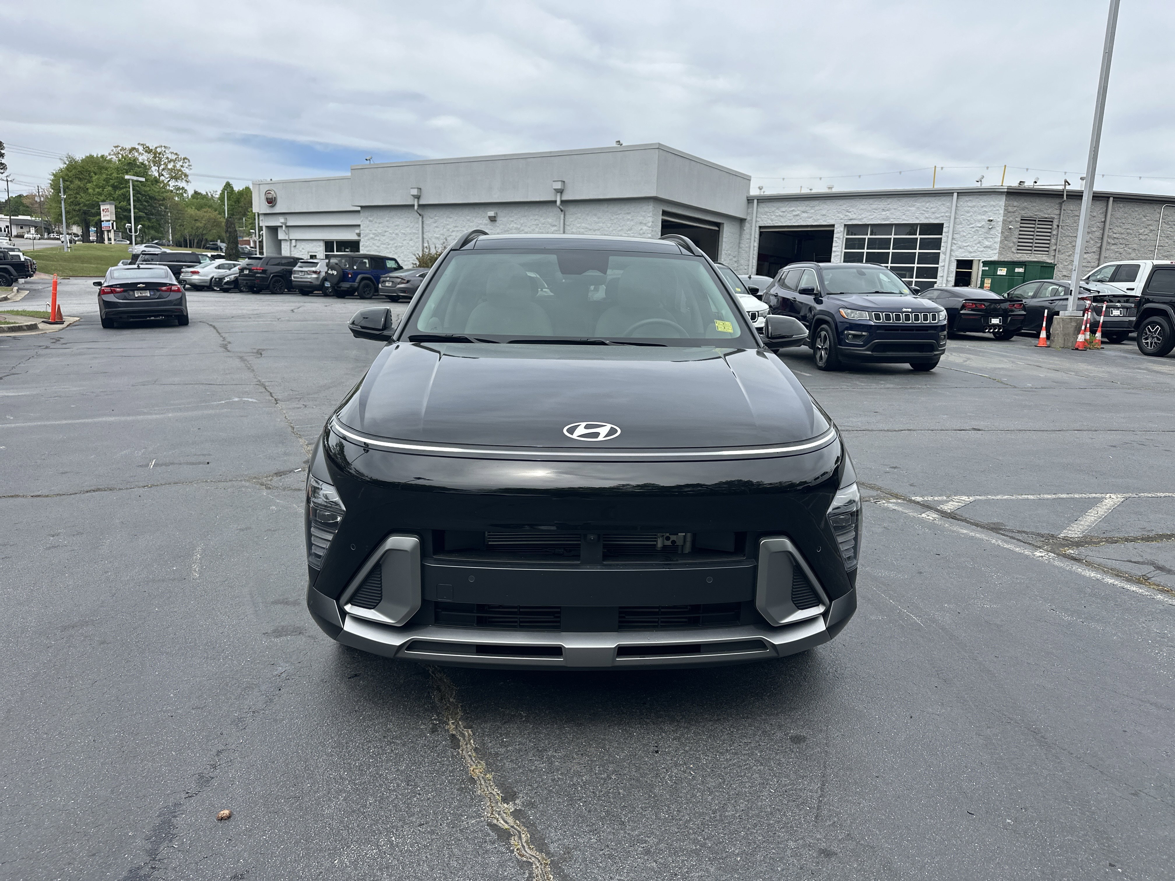 Used 2025 Hyundai Kona Limited image 4