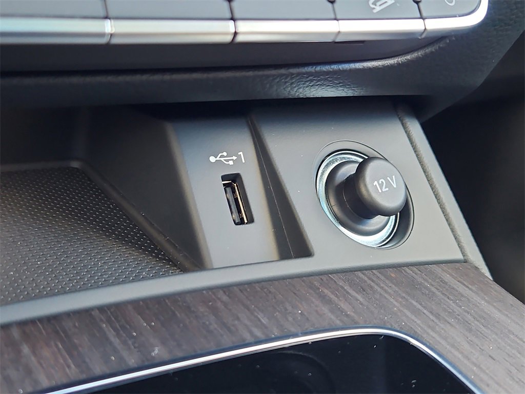 Used 2024 Audi Q5 e Premium w/ Convenience Package image 19
