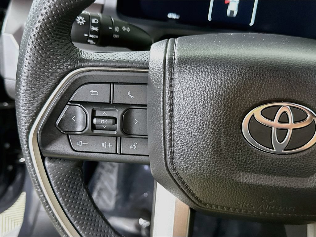 Certified 2025 Toyota Tacoma TRD Off-Road AWD/4WD image 21