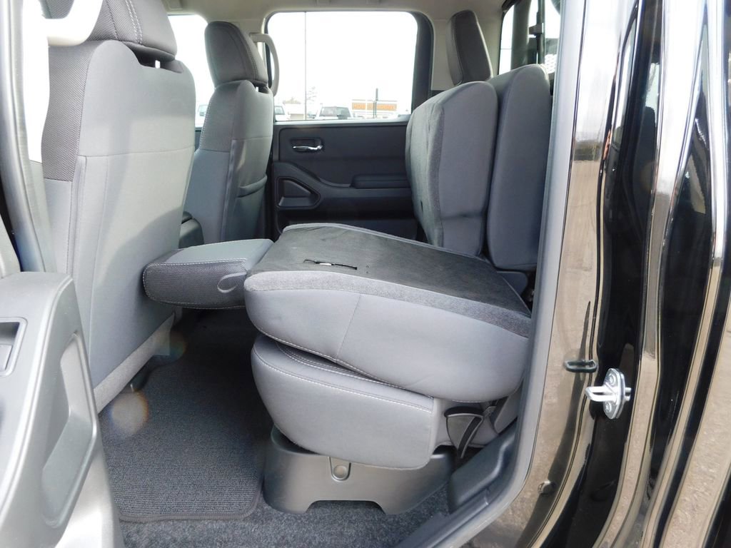 Used 2024 Nissan Frontier SV w/ Hardbody Edition image 26