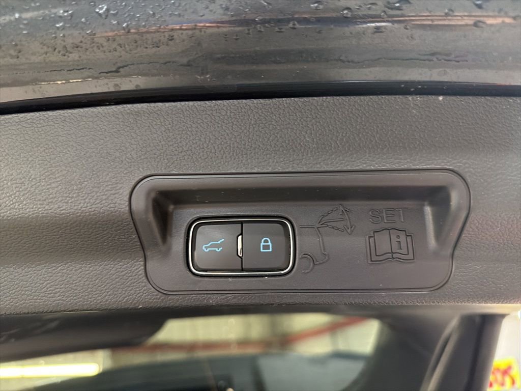 Used 2022 Ford Explorer XLT image 12